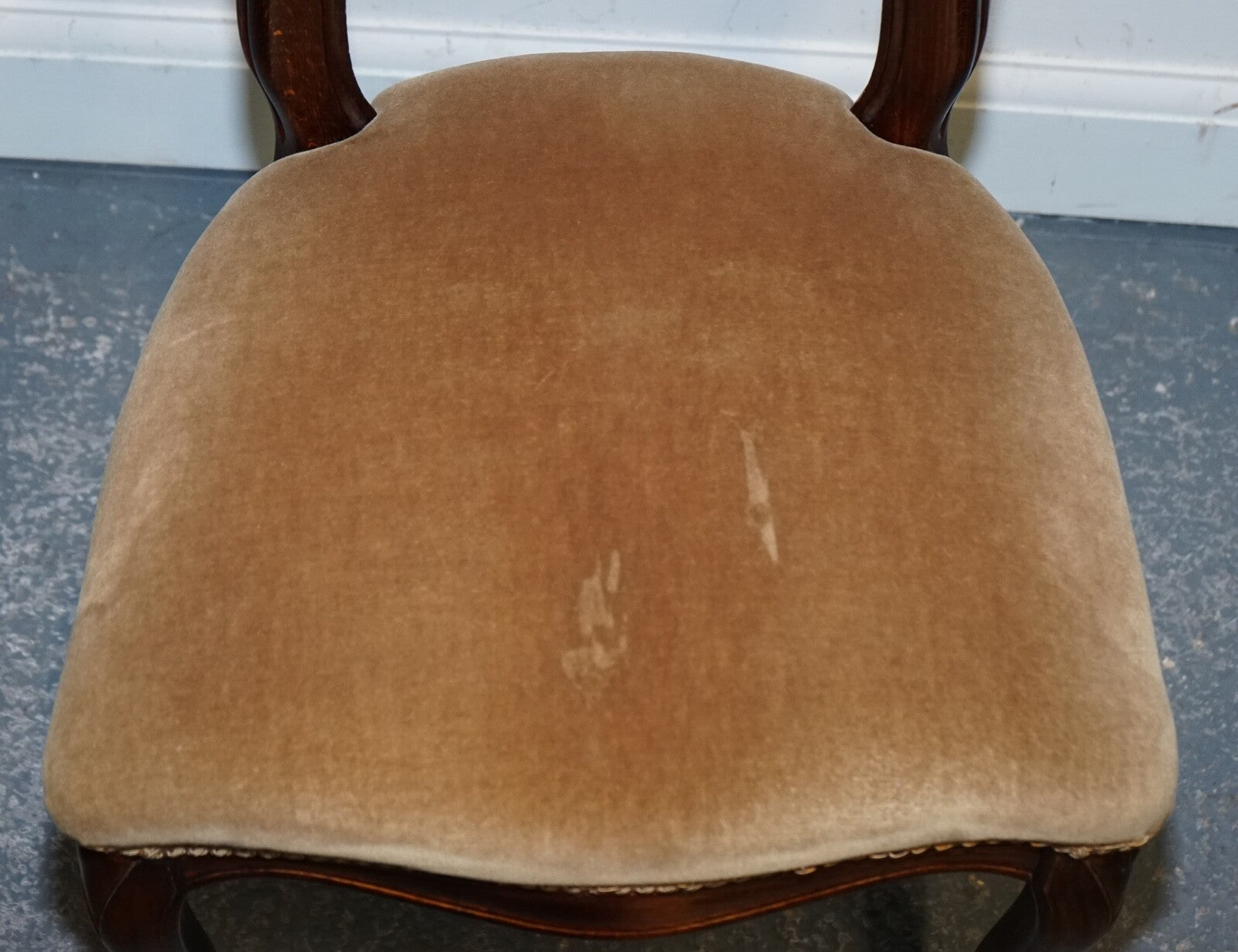 VINTAGE SET OF FOUR WOODEN BALLOON BACK DINING CHAIRS WITH VELVET SEAT