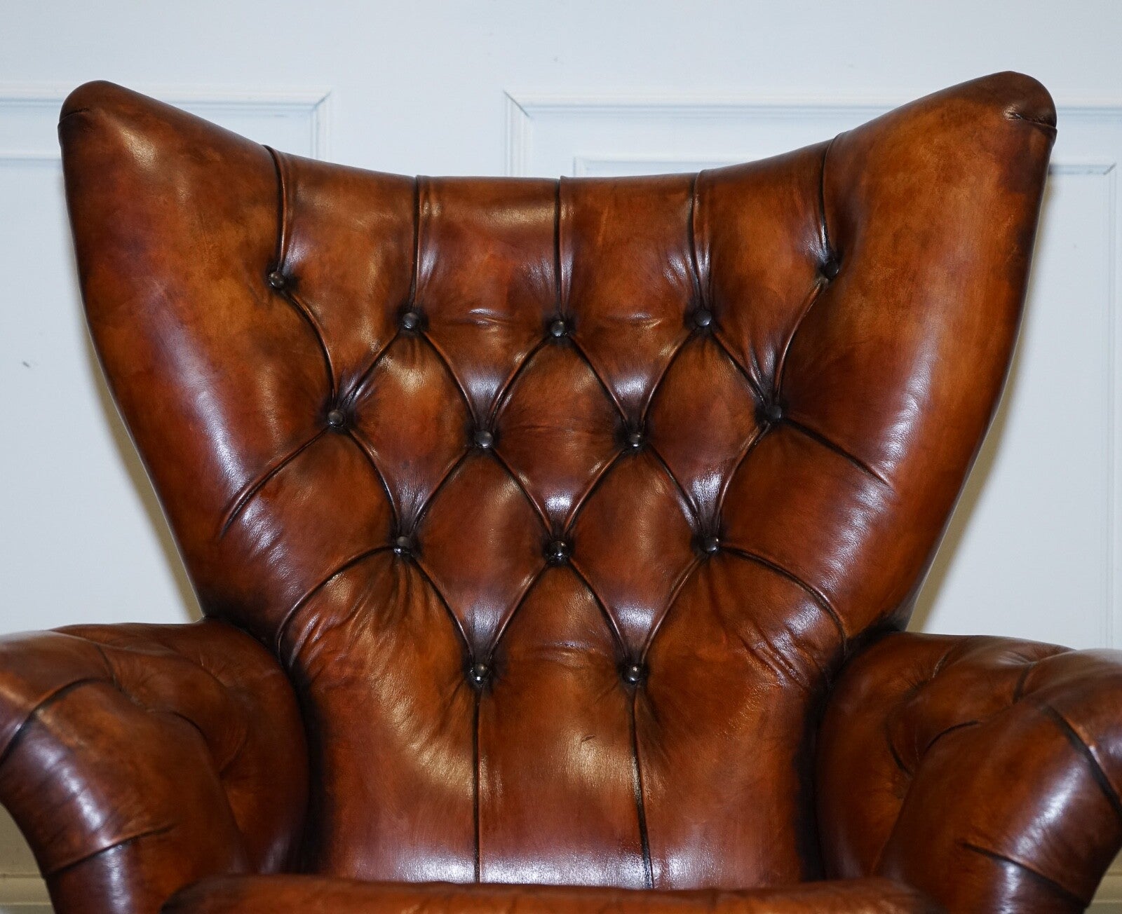 VINTAGE FULLY RESTORED HAND DYED BROWN LEATHER RETRO LOUNGE CHAIR AND FOOTSTOOL