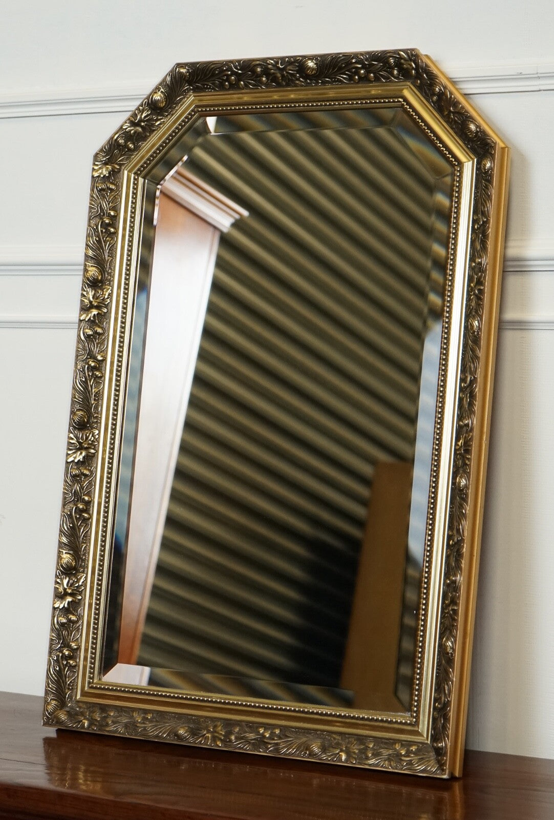 VINTAGE GOLD ORNATE WALL MIRROR LOVELY CARVED DETAILS J1
