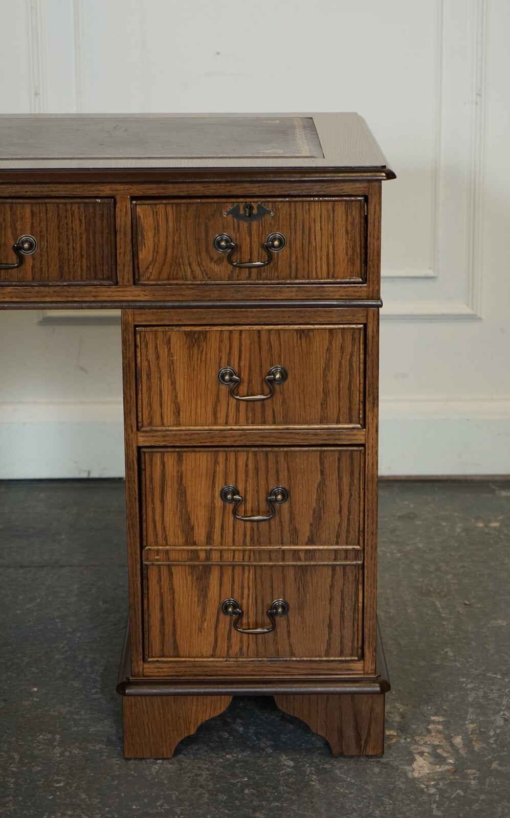 VINTAGE OAK OFFICE PEDESTAL DESK BROWN LEATHER TOP PART OF SUITE