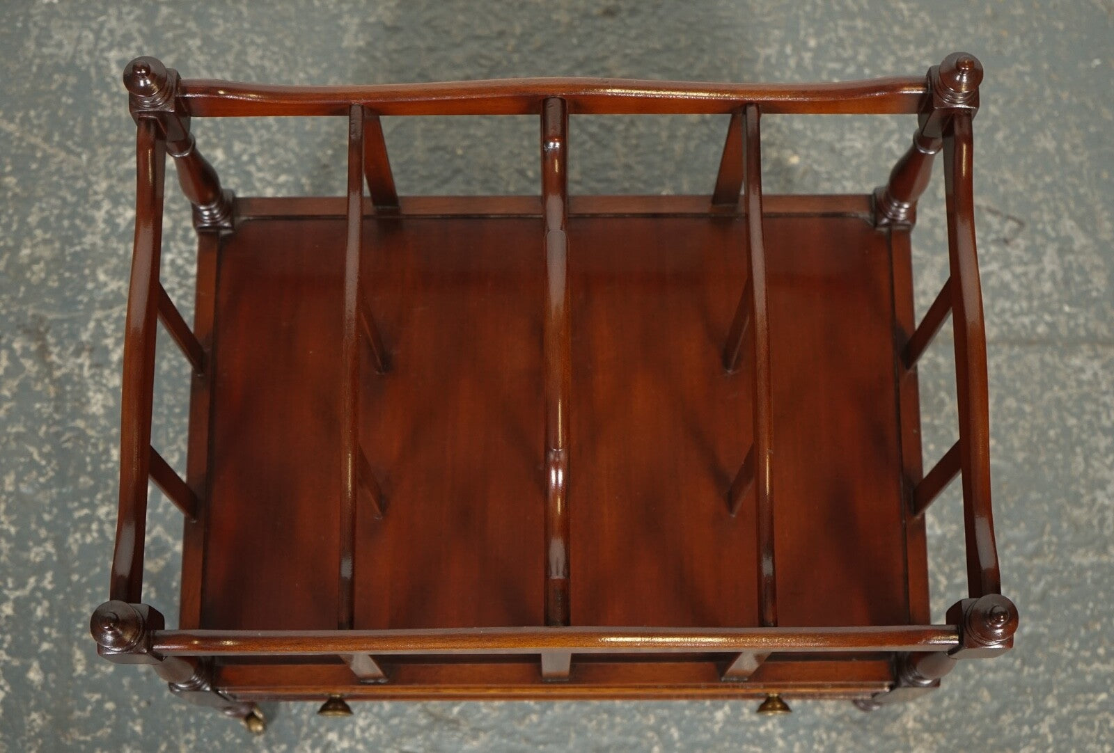 GORGEOUS VINTAGE MAHOGANY CANTERBURY NEWSPAPER RACK J1