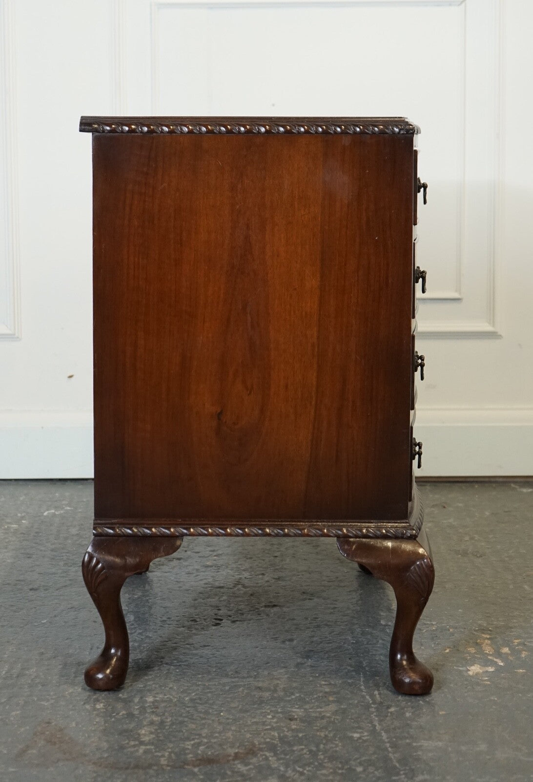 FIGURED VICTORIAN WALNUT BOW FRONTED CHEST OF DRAWERS RAISED ON QUEEN ANNE LEGS