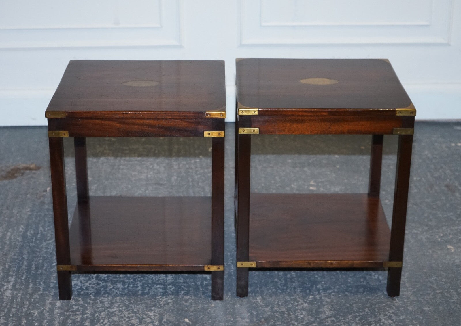 FINE ENGLISH PAIR OF BEVAN FUNNELL MILITARY CAMPAIGN NiGHTSTANDS END SIDE TABLES