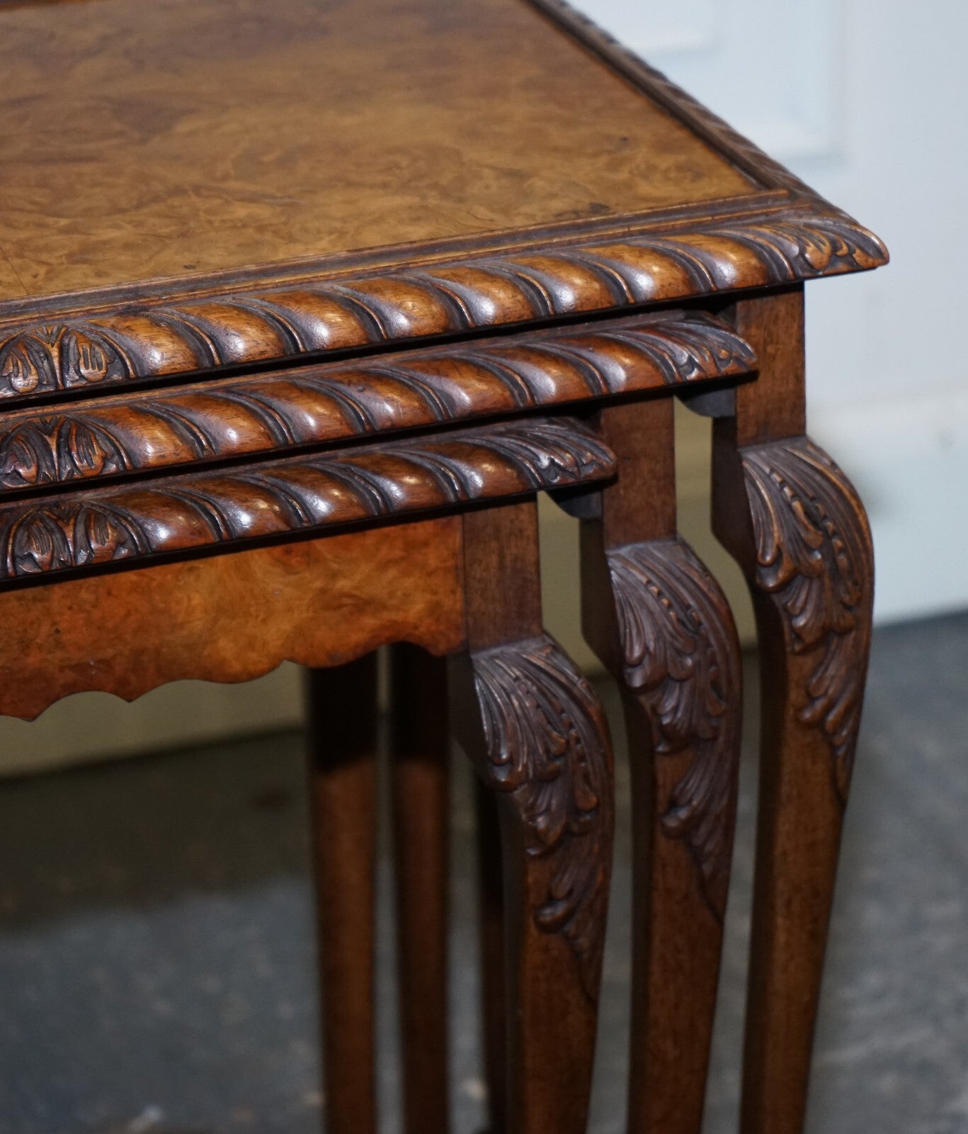 STUNNING BURR WALNUT NEST OF  THREE TABLES CARVED CLAW & BALL FEET