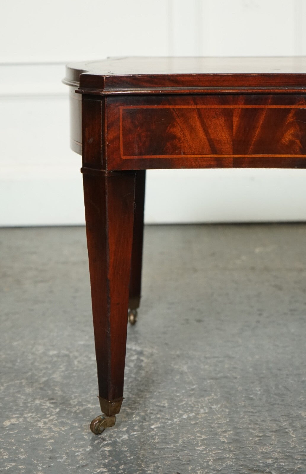 VINTAGE HEIRLOOM WEIMAN BROWN LEATHER TOP COFFEE TABLE