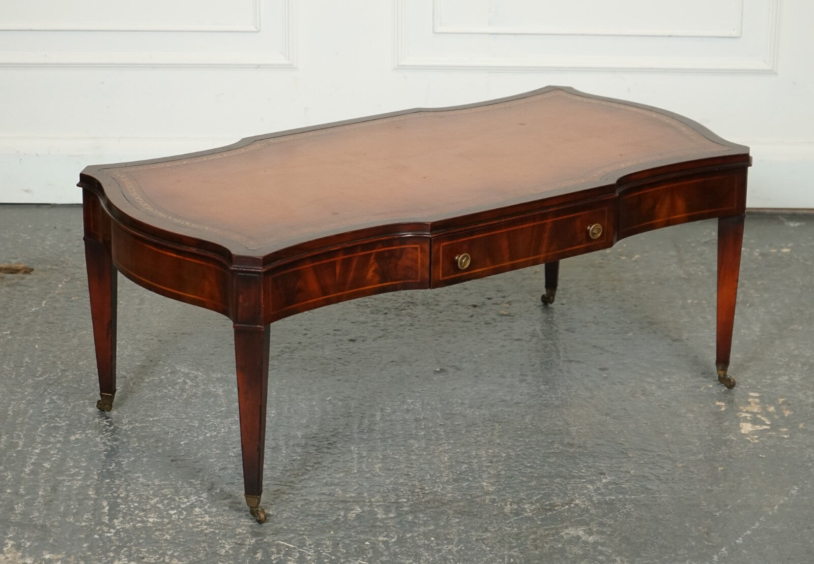 VINTAGE HEIRLOOM WEIMAN BROWN LEATHER TOP COFFEE TABLE