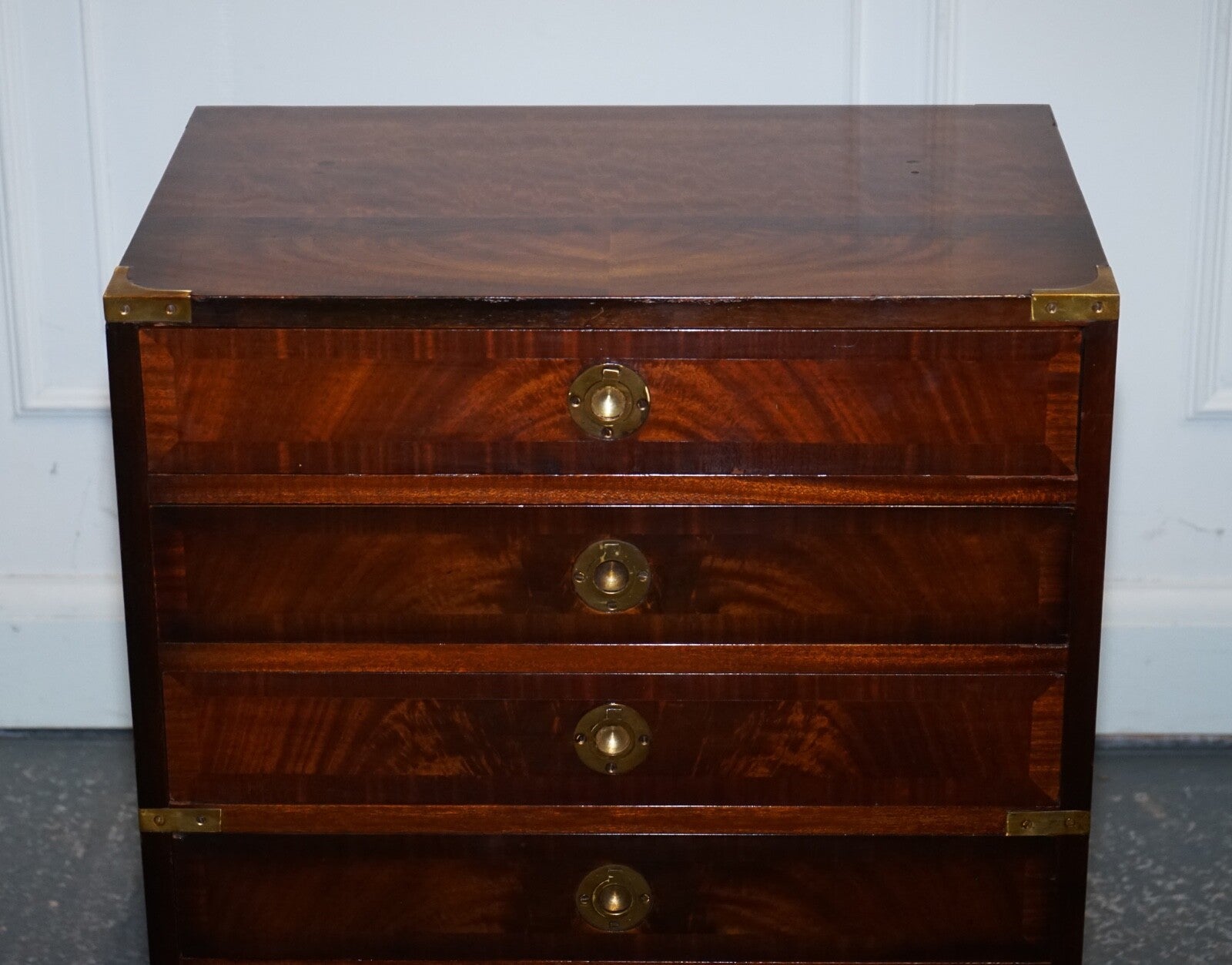 RESTORED STUNNING REH KENNEDY VINTAGE MILITARY CAMPAiGN CHEST OF DRAWERS