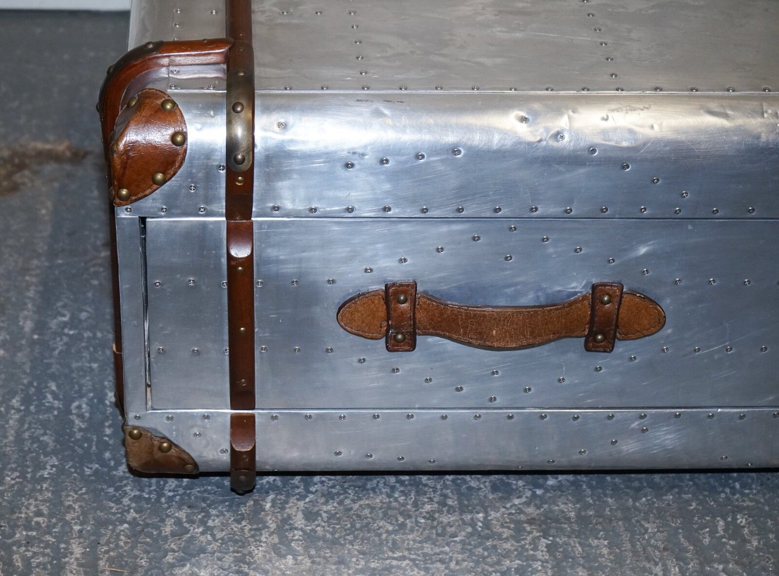 VINTAGE TIMOTHY OULTON AVIATOR INDUSTRIAL SILVER COFFEE TABLE LEATHER DETAILS