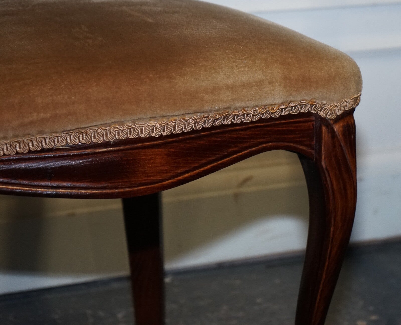 VINTAGE SET OF FOUR WOODEN BALLOON BACK DINING CHAIRS WITH VELVET SEAT