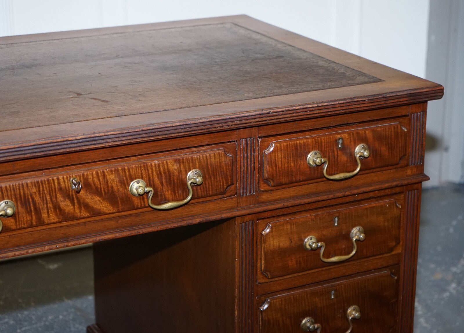 EDWARDIAN MAPLE & CO PEDESTAL WRITING DESK DISTRESSED BROWN EMBOSSED LEATHER