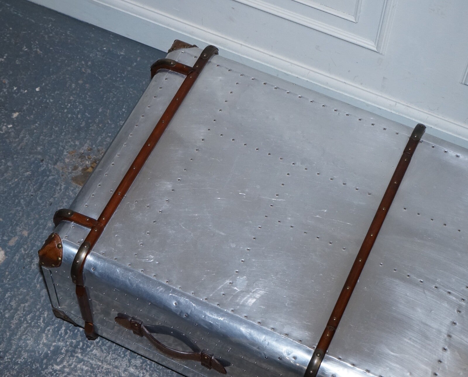 VINTAGE TIMOTHY OULTON AVIATOR INDUSTRIAL SILVER COFFEE TABLE LEATHER DETAILS