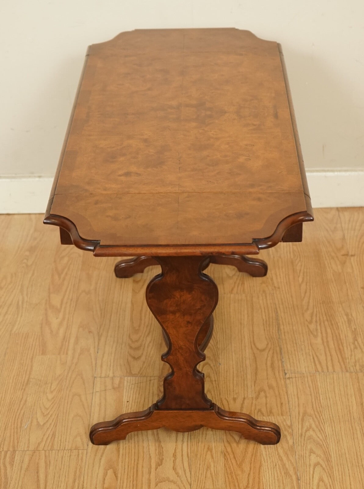 LOVELY BEVAN AND FUNNELL BURR WALNUT EXTENDING DROPLEAF SIDE END TABLE