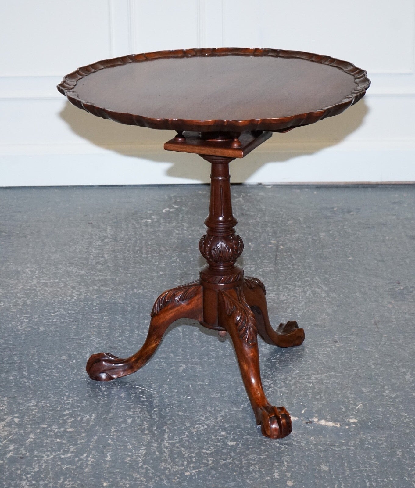 LOVELY LARGE HARDWOOD LARGE PIE CRUST TILT TOP SIDE WINE PLANT LAMP TABLE
