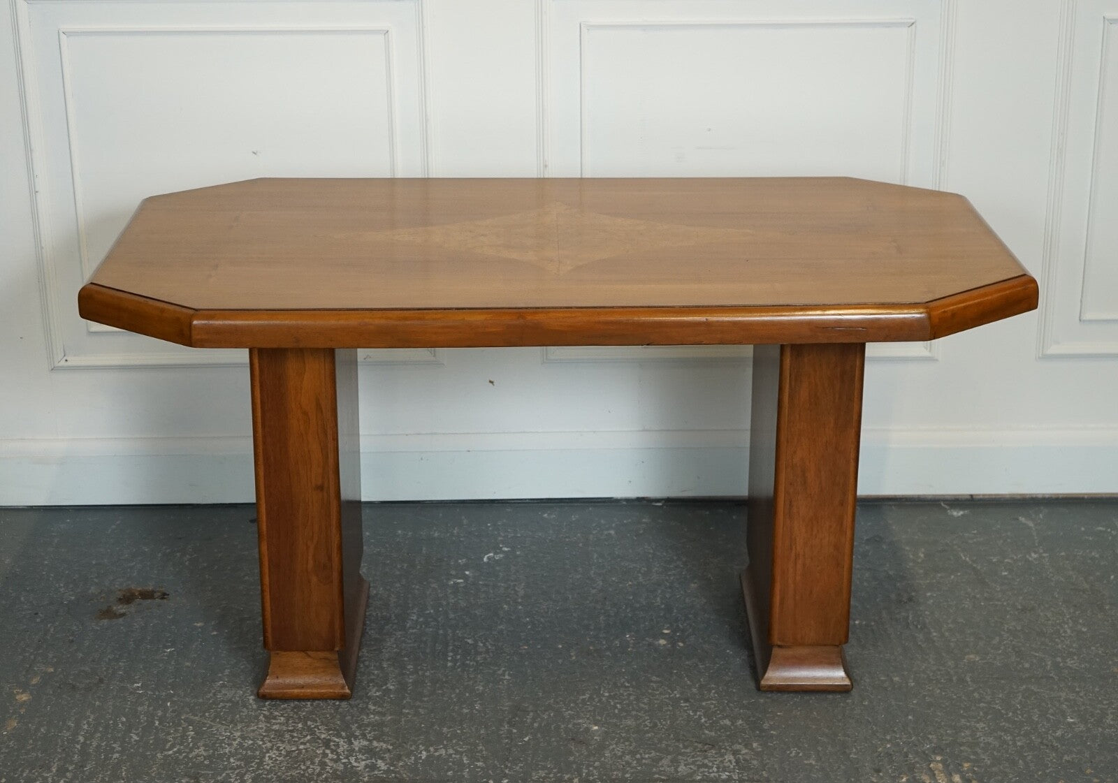 VINTAGE ART DECO WALNUT DINING TABLE 4 TO 6 PERSON J1