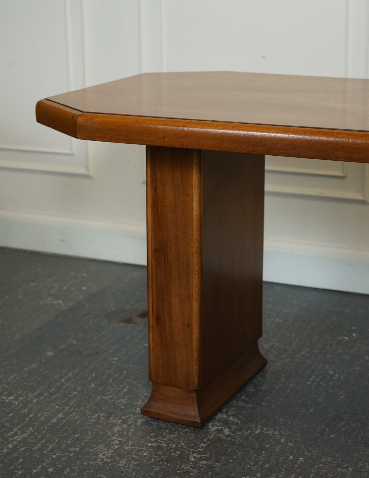 VINTAGE ART DECO WALNUT DINING TABLE 4 TO 6 PERSON J1