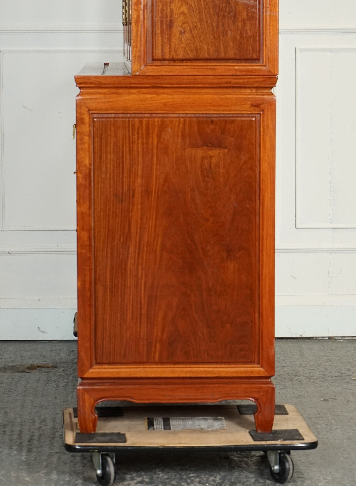 LARGE VINTAGE ORIENTAL CHINESE CARVED SOLID HARDWOOD BOOKCASE DISPLAY CABINET