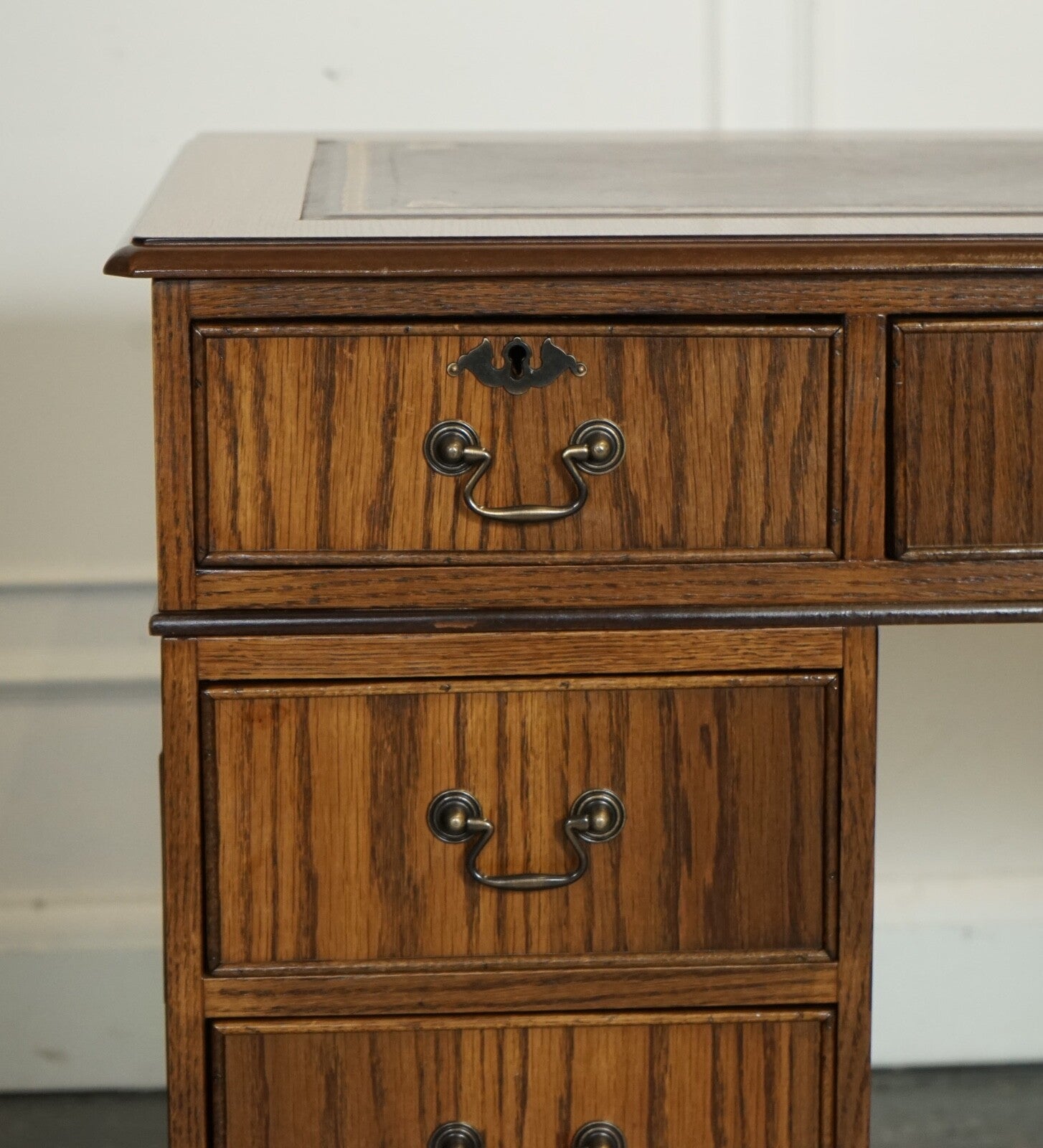 VINTAGE OAK OFFICE PEDESTAL DESK BROWN LEATHER TOP PART OF SUITE