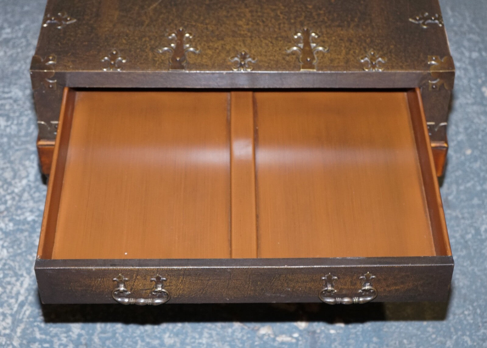 THEODORE ALEXANDER EXQUISITE LARGE COFFEE TABLE DRAWERS ON BOTH SIDES