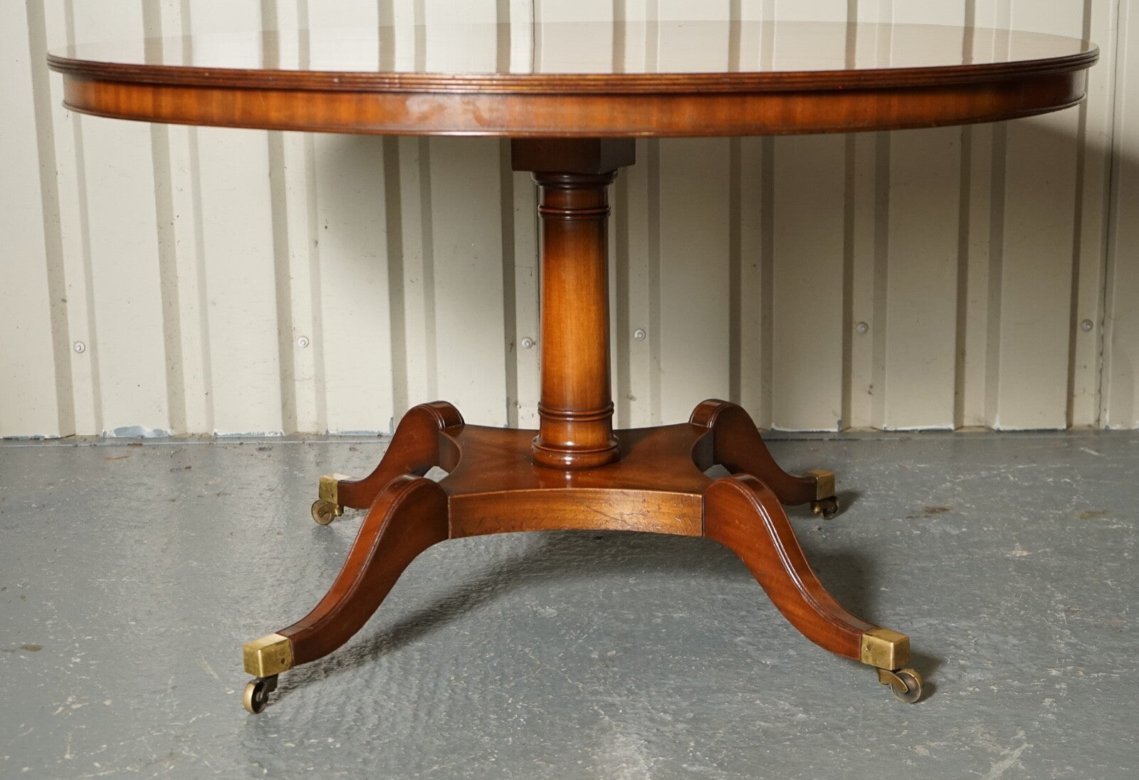 VERY STUNNING CIRCULAR BURR WALNUT DINING TABLE MADE BY BERESFORD & HICKS LONDON