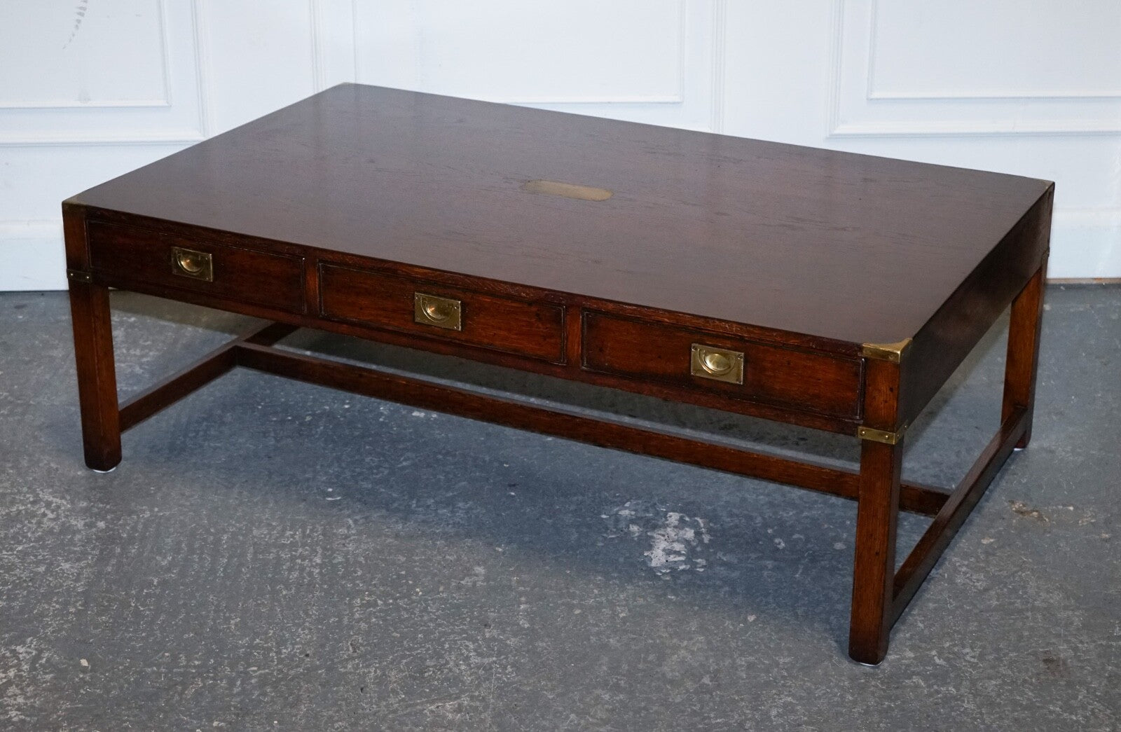 STUNNING MILITARY CAMPAIGN REH KENNEDY COFFEE TABLE WITH THREE DEEP DRAWERS