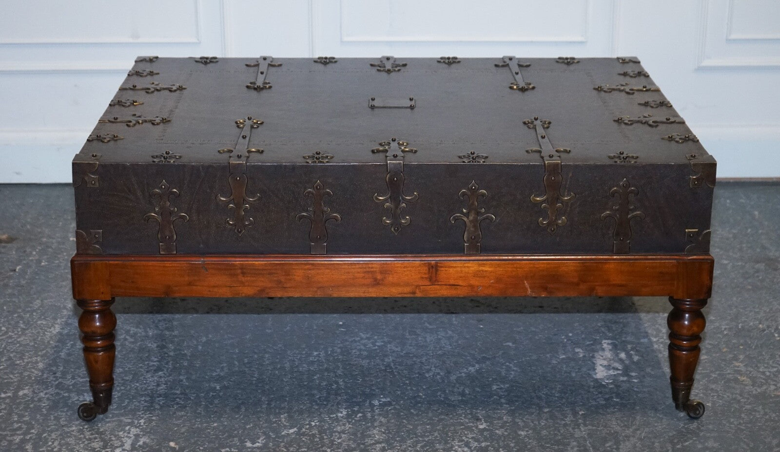 THEODORE ALEXANDER EXQUISITE LARGE COFFEE TABLE DRAWERS ON BOTH SIDES