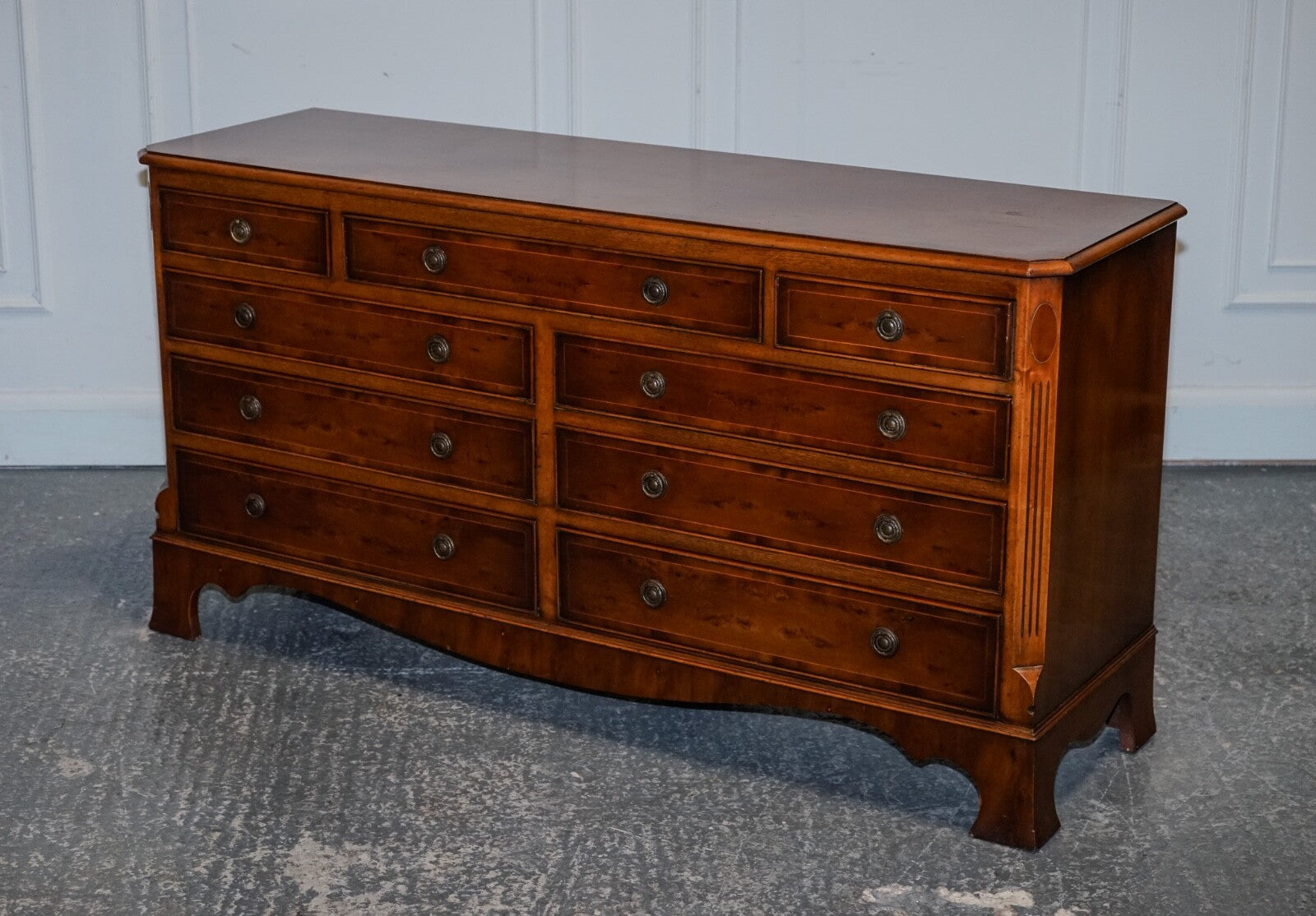 GEORGIAN STYLE H.G. HUDSON BURR WALNUT SIDEBOARD BANK OF DRAWERS QUALITY MADE