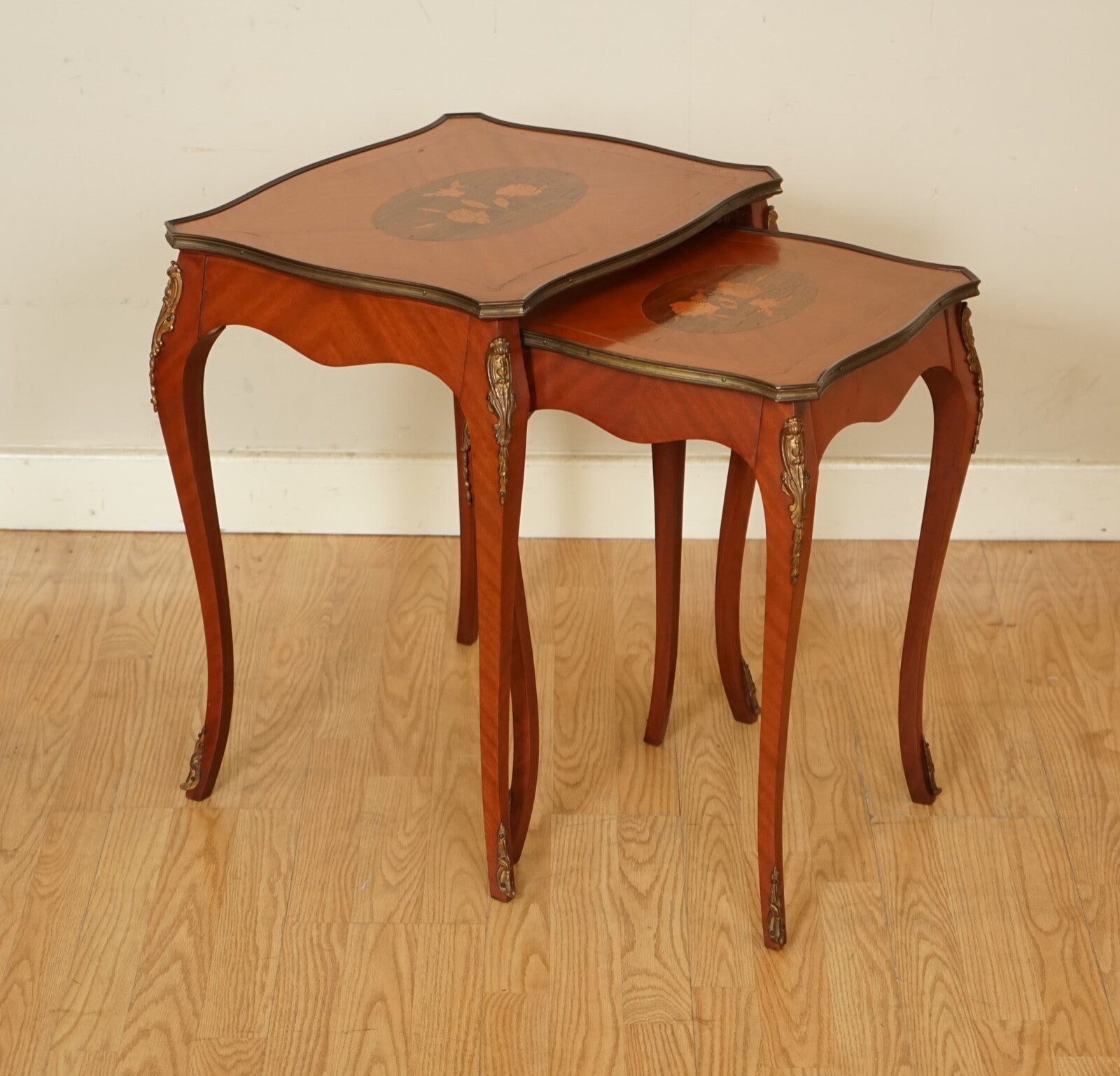 LOVELY VINTAGE FRENCH INLAID PARQUETRY SET OF 2 NESTING TABLES