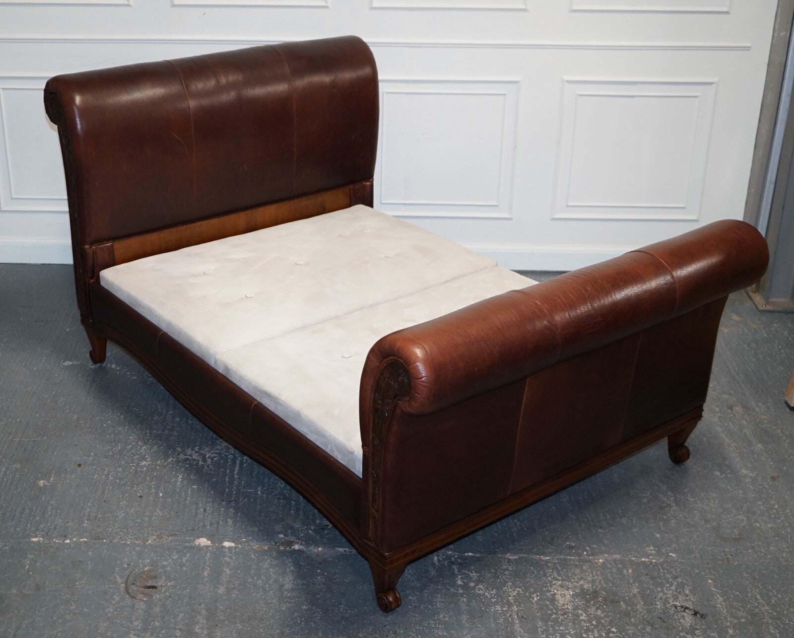 STUNNING KING SIZE BONAPARTE CARVED LEATHER BED AND SO TO BED RRP £14,000