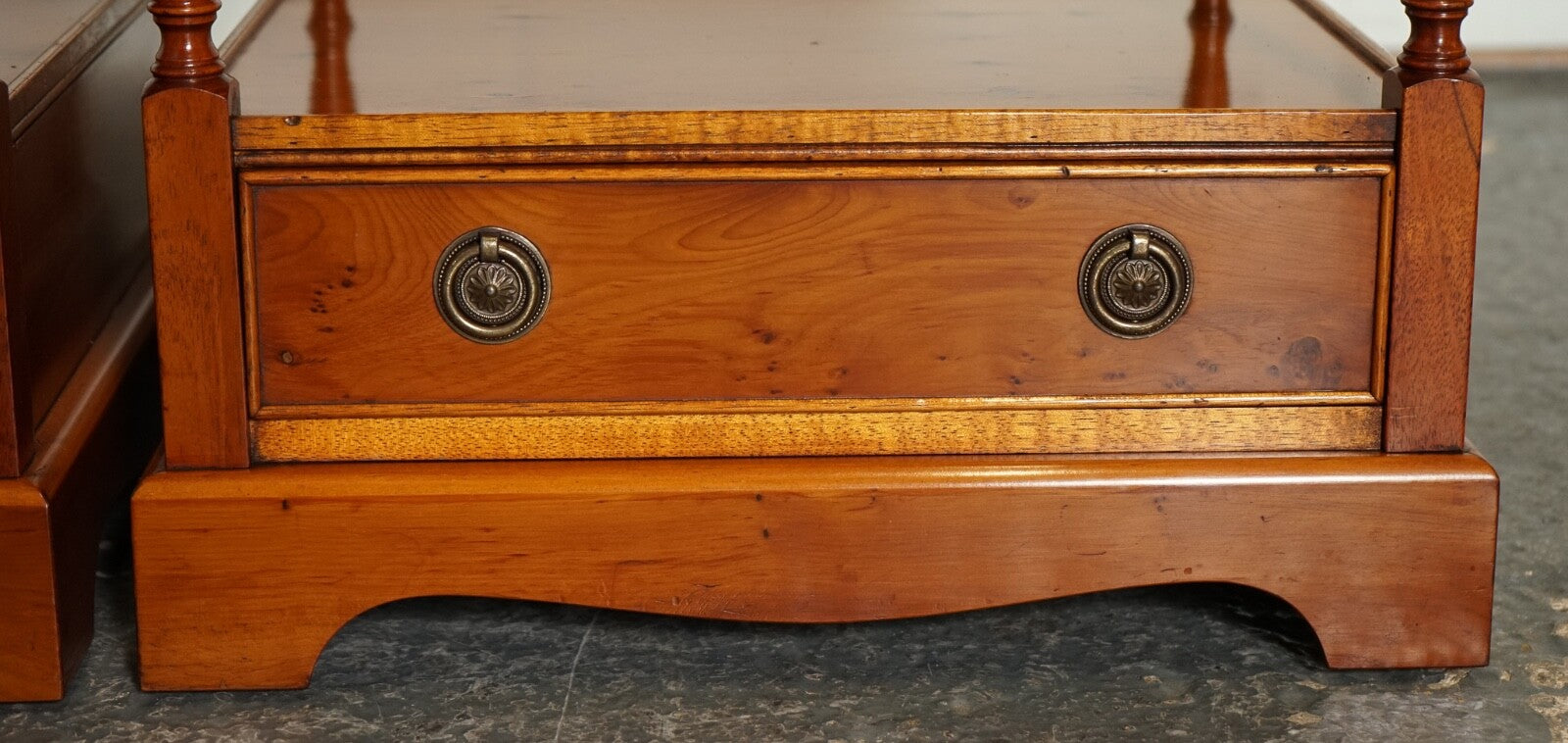 PAIR OF YEW WOOD TWO TIER GEORGIAN STYLE BEDSIDE SIDE END WINE LAMP TABLES