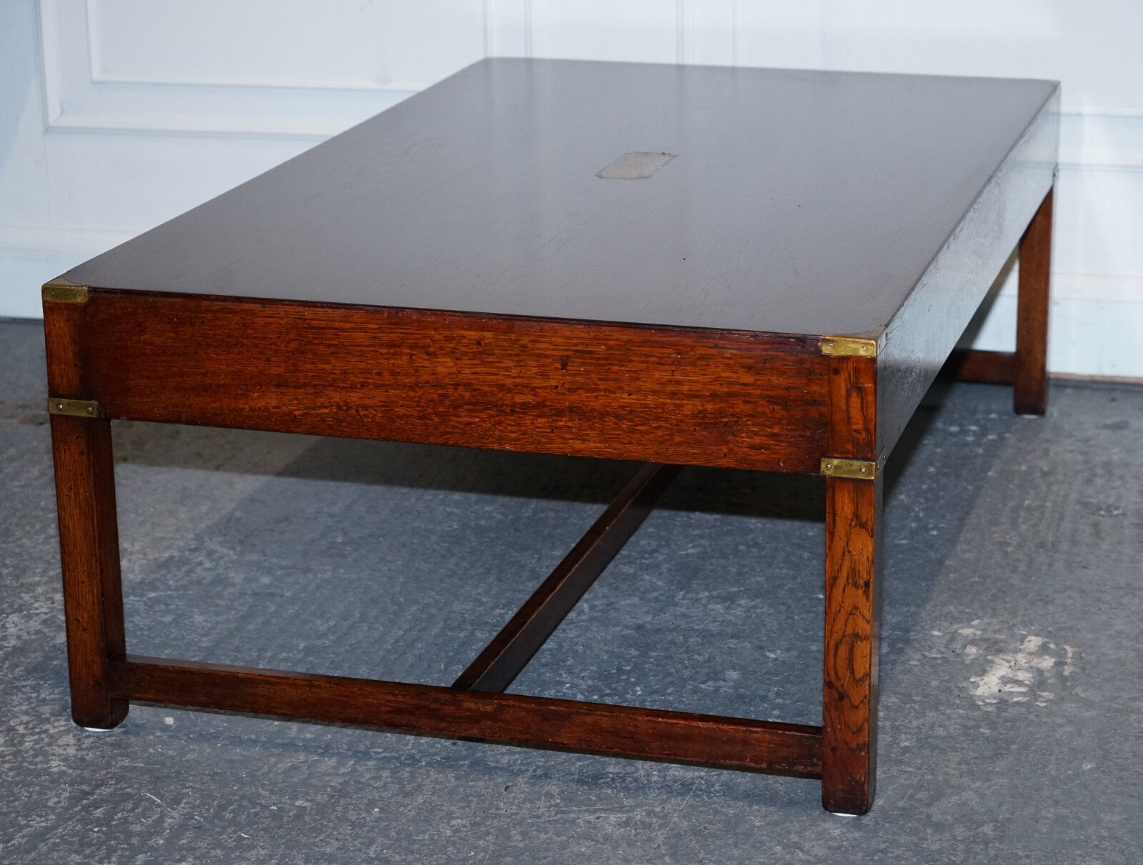 STUNNING MILITARY CAMPAIGN REH KENNEDY COFFEE TABLE WITH THREE DEEP DRAWERS