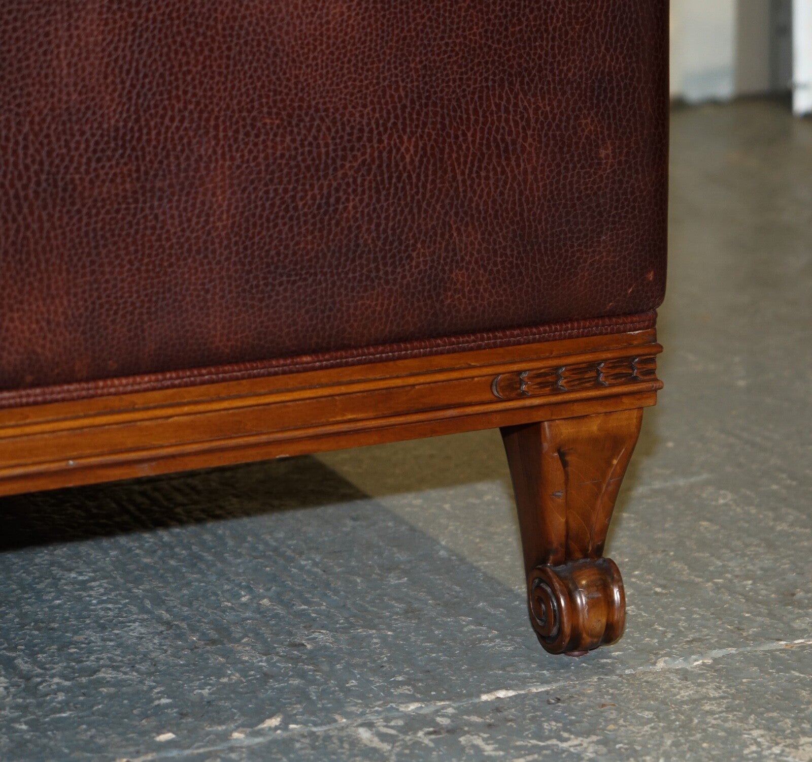 STUNNING KING SIZE BONAPARTE CARVED LEATHER BED AND SO TO BED RRP £14,000