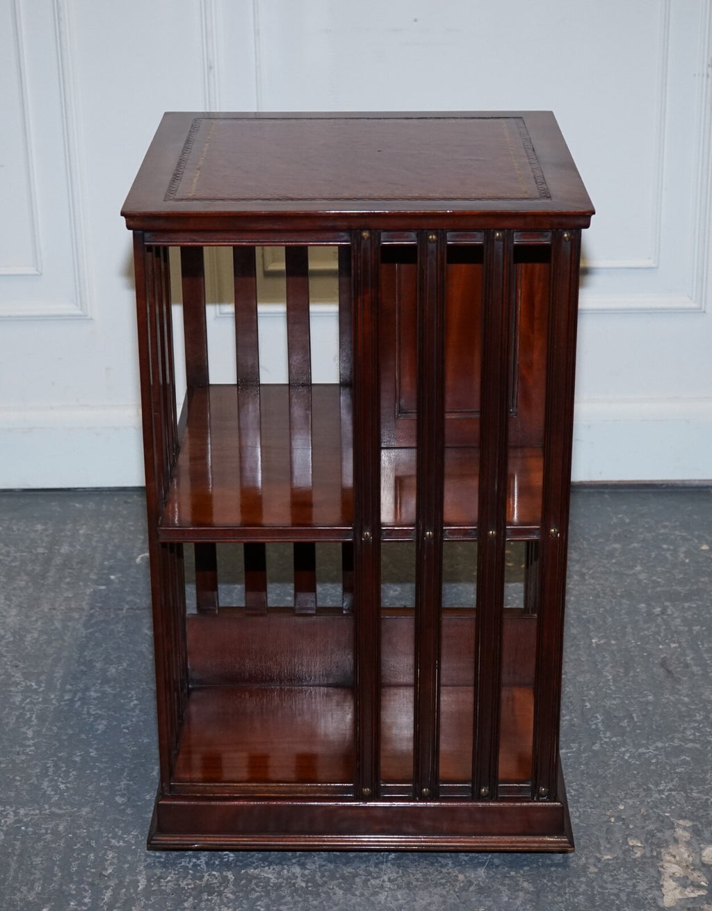 STUNNING REVIVAL INLAID REVOLVING BOOKCASE END TABLE WITH BROWN AGED LEATHER TOP