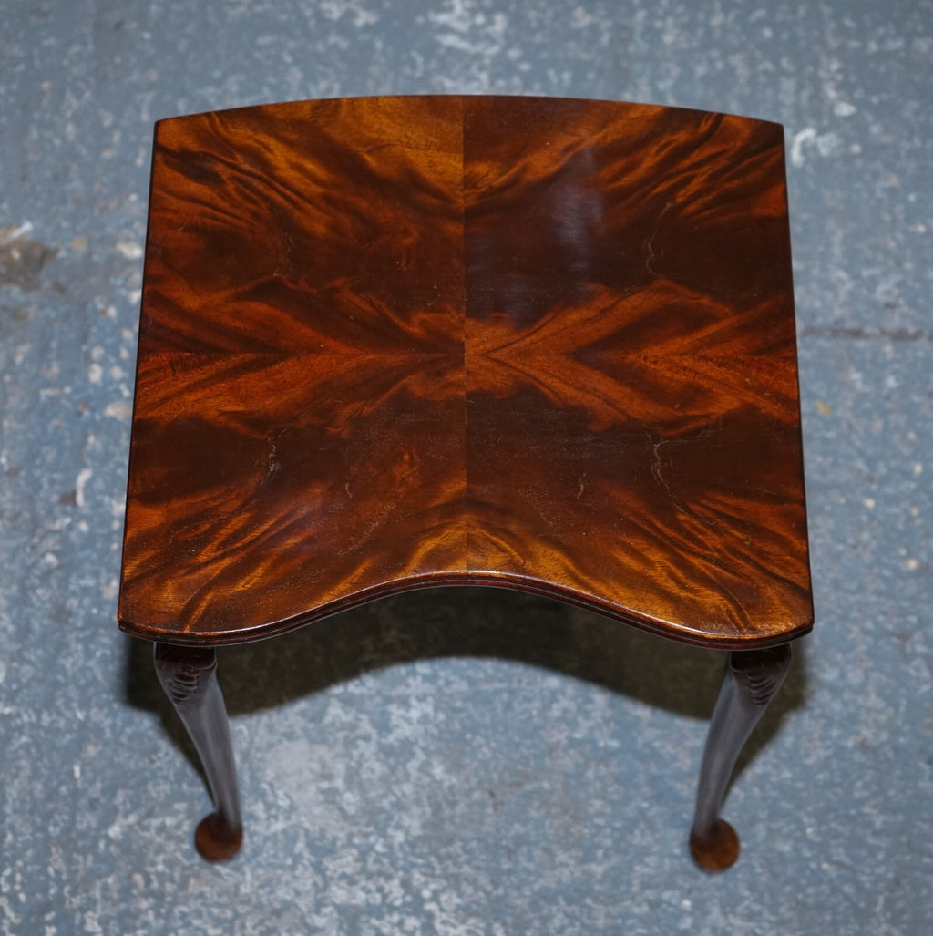 VINTAGE KIDNEY SHAPE FLAMED MAHOGANY NEST OF THREE TABLES QUEEN ANNE LEGS