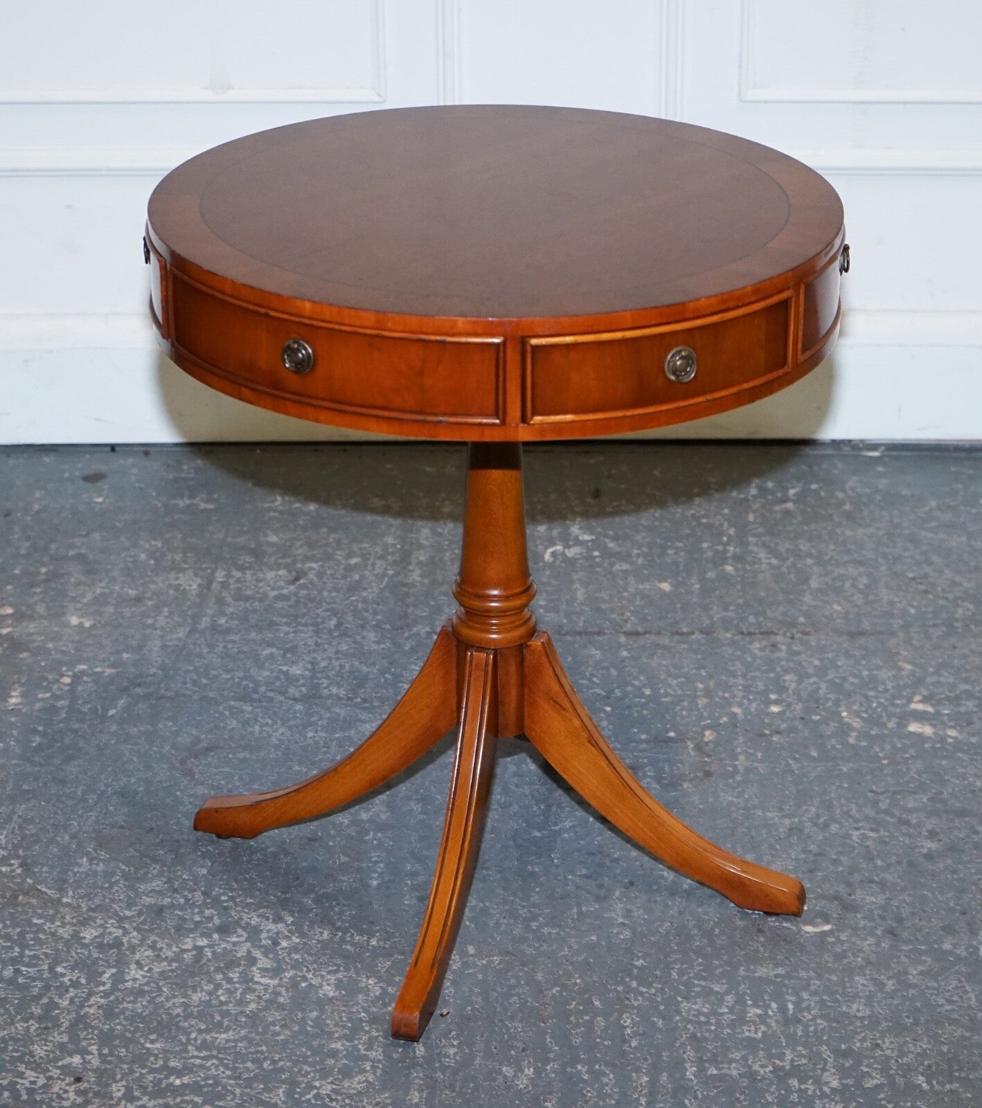 VINTAGE YEW WOOD CIRCULAR DRUM END SiDE LAMP TABLE