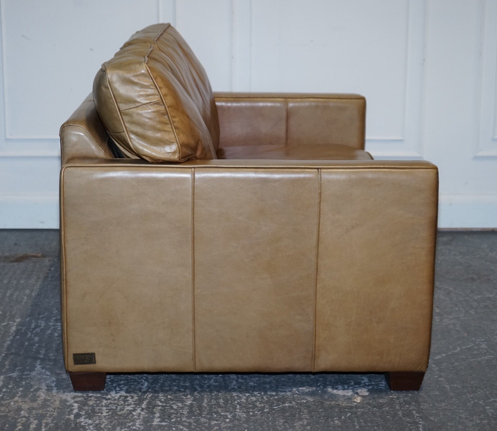TIMOTHY OULTON HALO TWO SEATER ViSCOUNT TAN LEATHER SOFA (2/2)