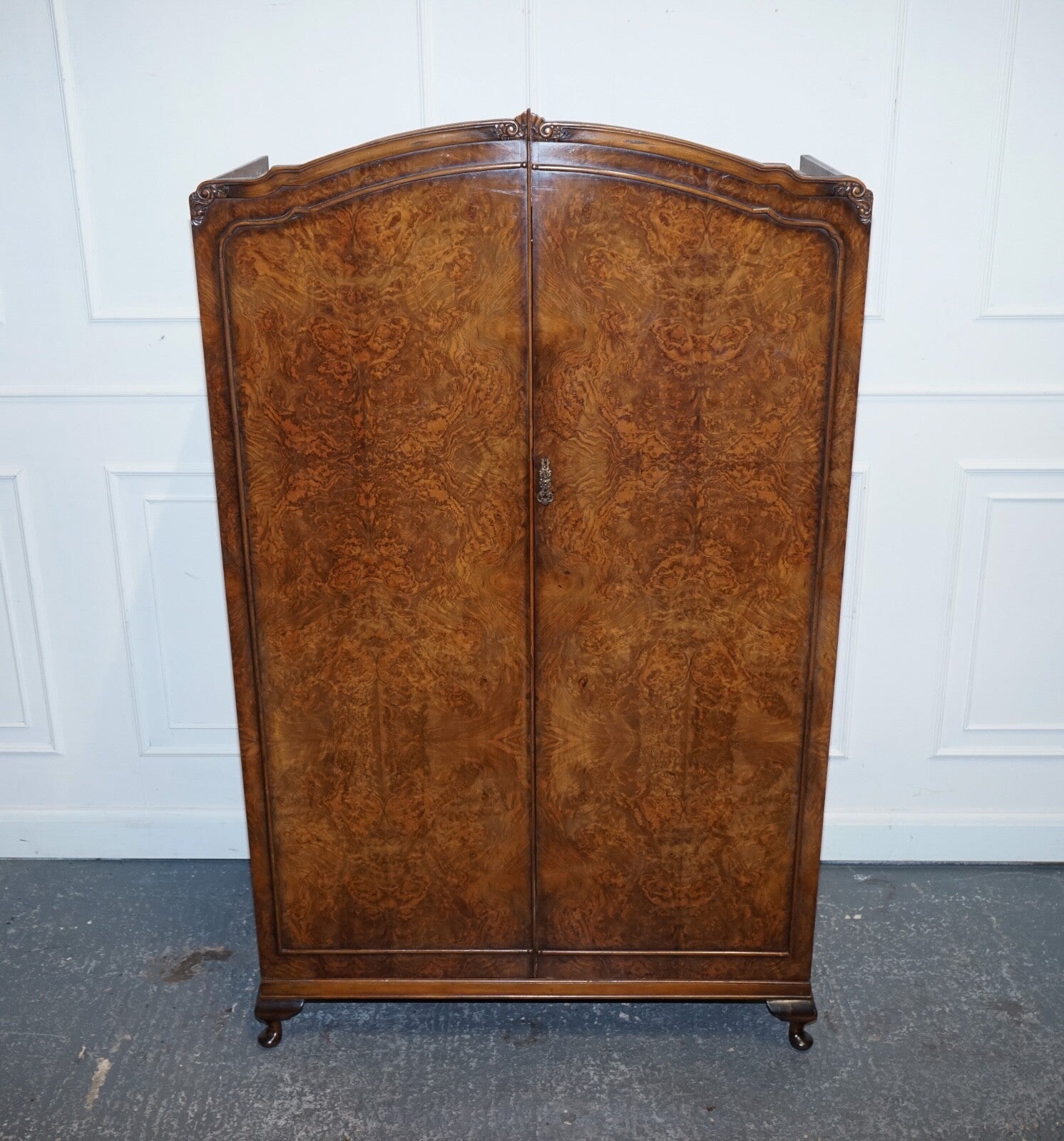 GORGEOUS ART DECO BURR WALNUT DOUBLE WARDROBE WITH MiRROR