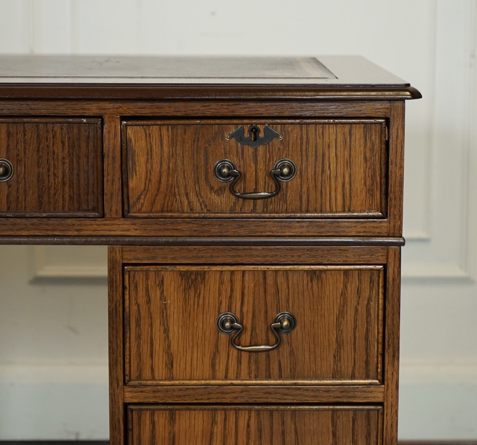 VINTAGE OAK OFFICE PEDESTAL DESK BROWN LEATHER TOP PART OF SUITE