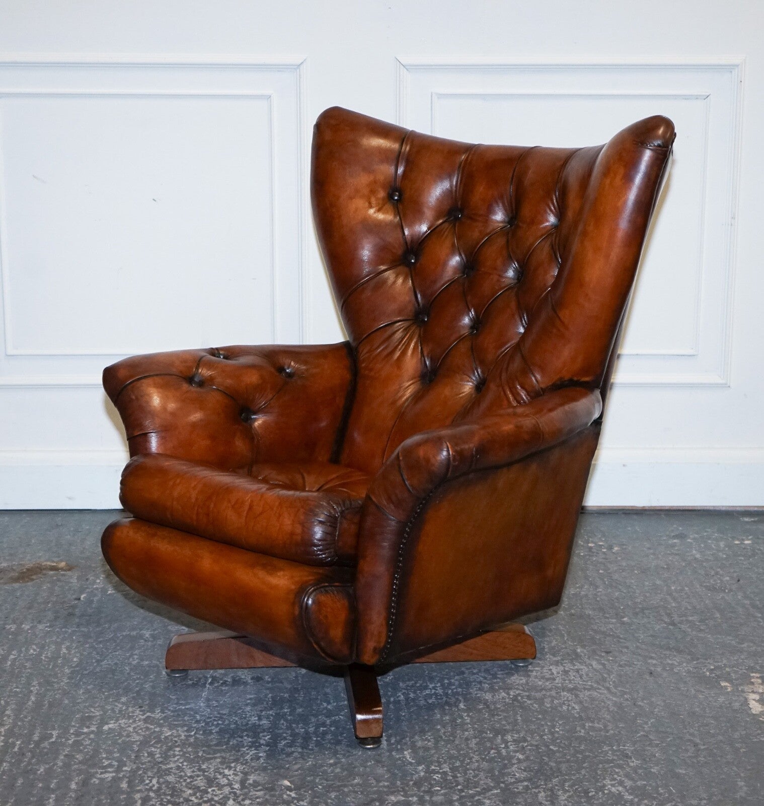 VINTAGE FULLY RESTORED HAND DYED BROWN LEATHER RETRO LOUNGE CHAIR AND FOOTSTOOL