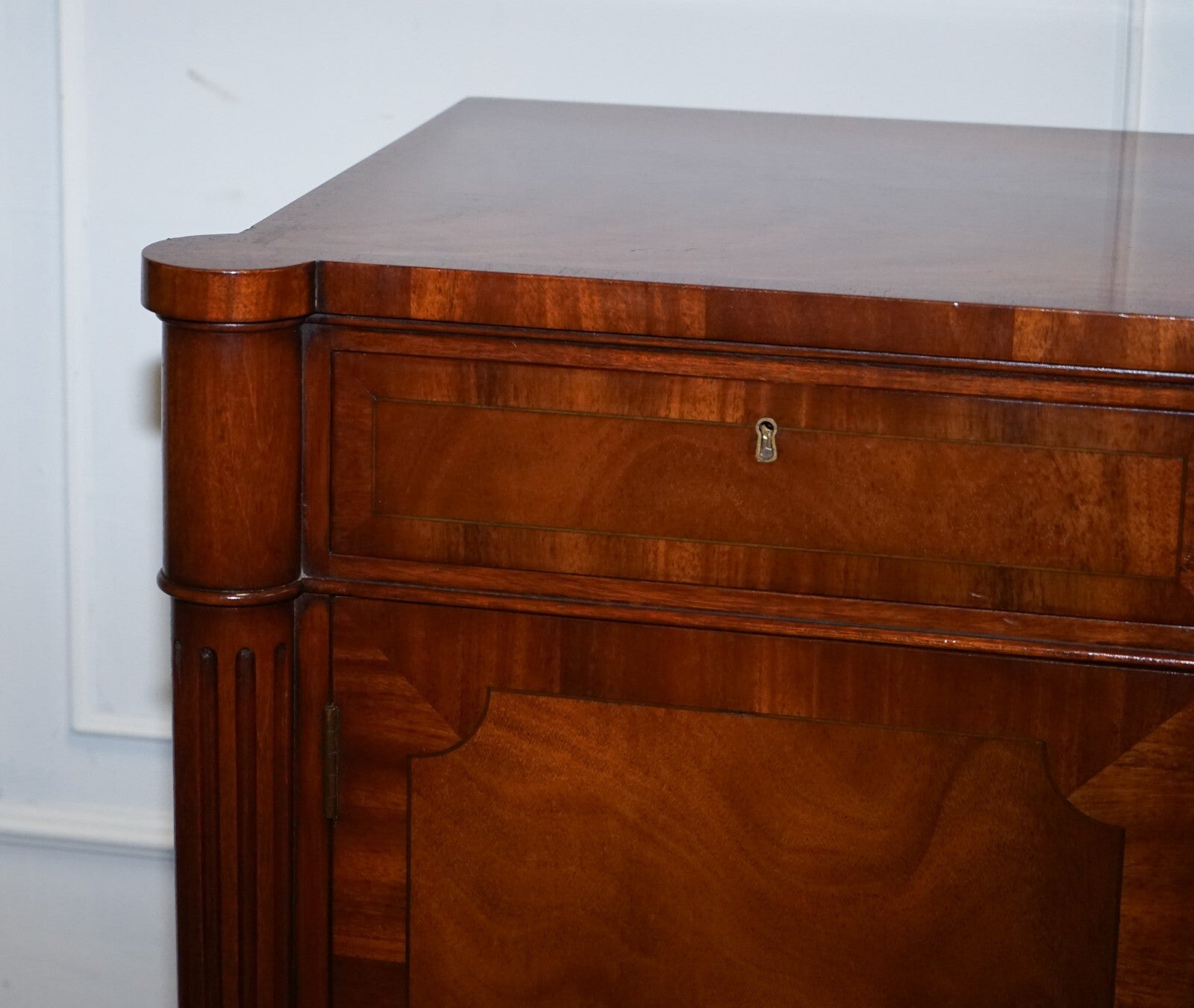 VINTAGE FINE FURNITURE BURR WALNUT SOLID SIDEBOARD MADE BY DAVID SALMON