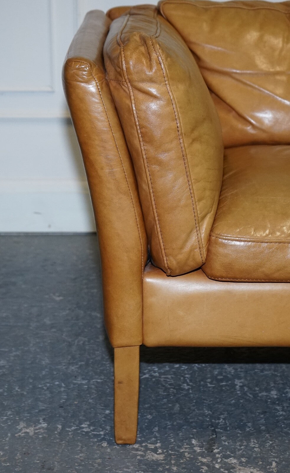 VERY COMFORTABLE CONTEMPORARY HALO GROUCHO BROWN TAN LEATHER TWO TO THREE SOFA