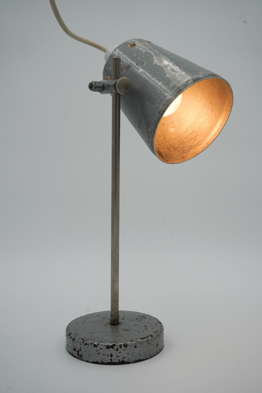 1940'S ENGLISH SALVAGED LABORATORY SCHOOL TABLE ADJUSTABLE LIGHT 005