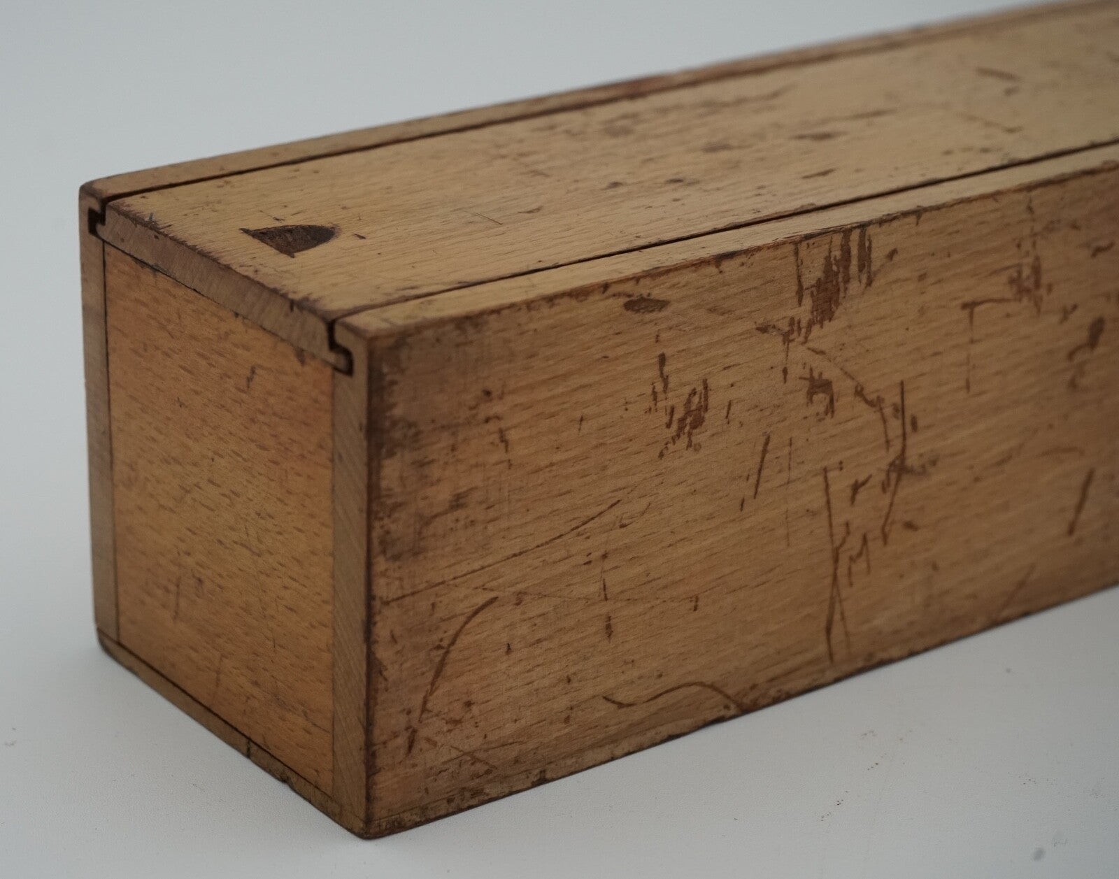 LATE 19TH CENTURY BOX OF TRADITIONAL GAME NINER DOMINOS WITH STUNNING PATINA