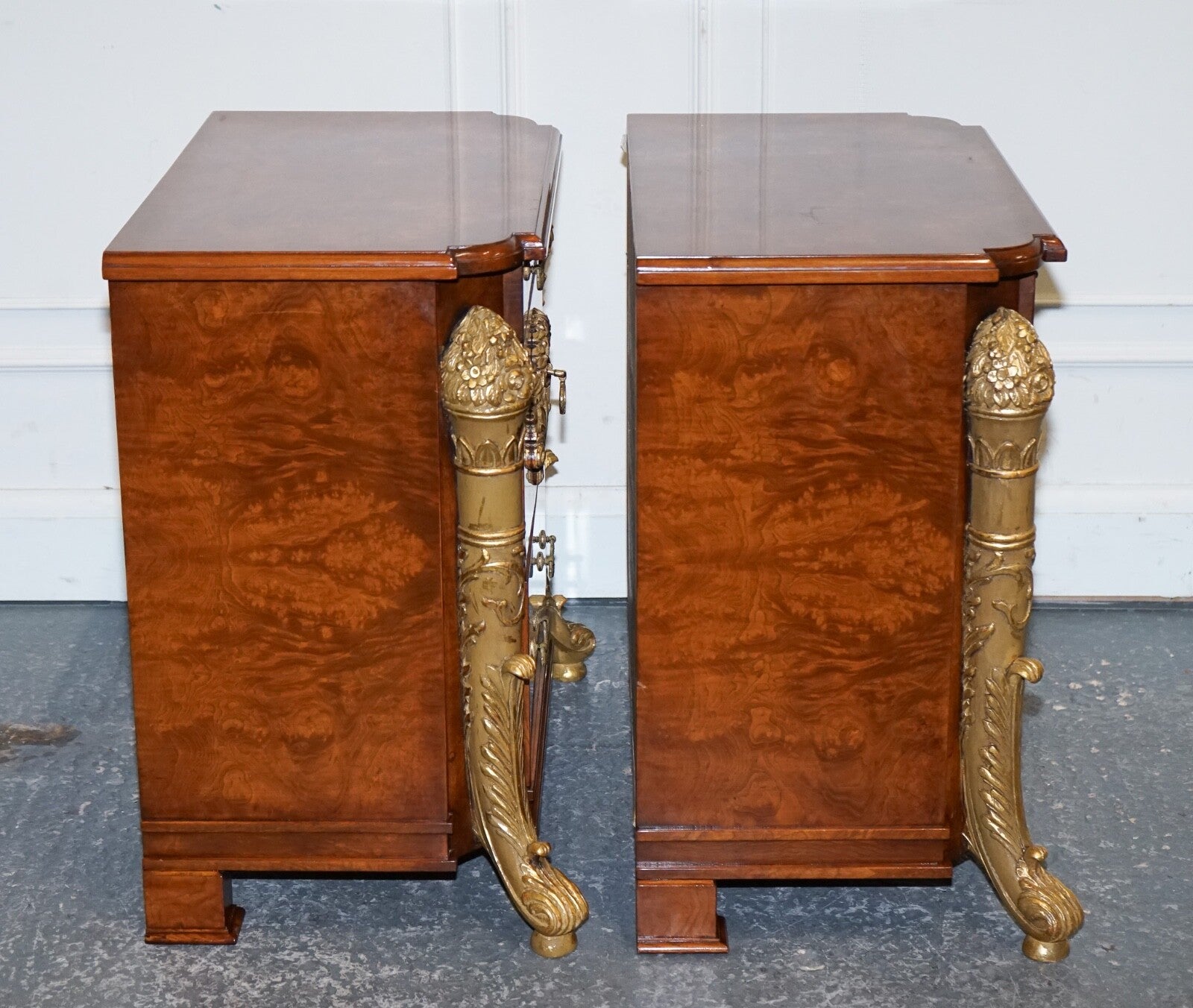 STUNNING PAIR FRENCH EMPIRE STYLE GOLD DETAILED BURR WALNUT BEDSIDES NIGHTSTANDS