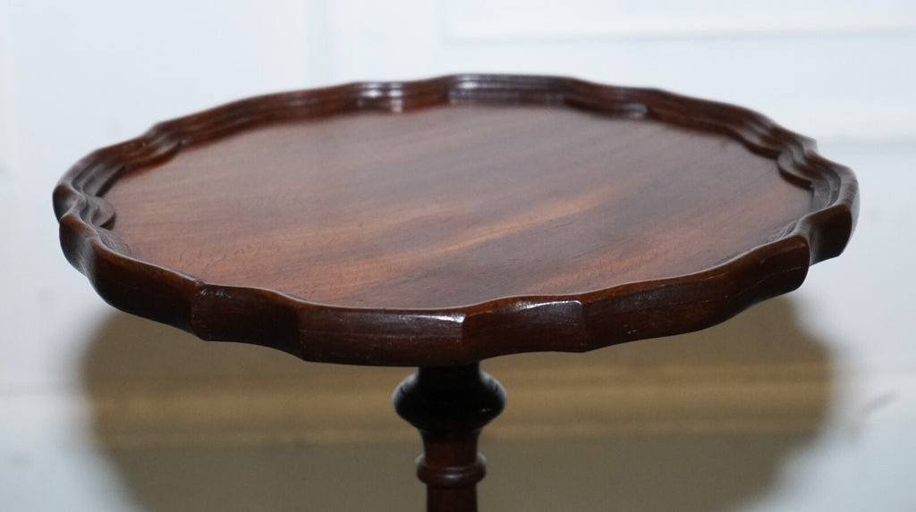 LOVELY  FLAMED MAHOGANY PIECRUST TOP SIDE END WINE TRIPOD TABLE
