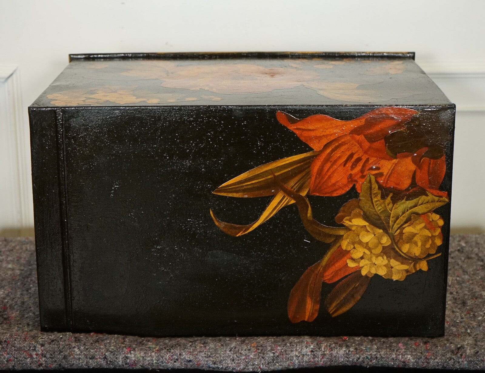 VERY DECORATIVE VINTAGE SHAW & SONS METAL FLORAL HAND PAINTED DESIGN STORAGE BOX