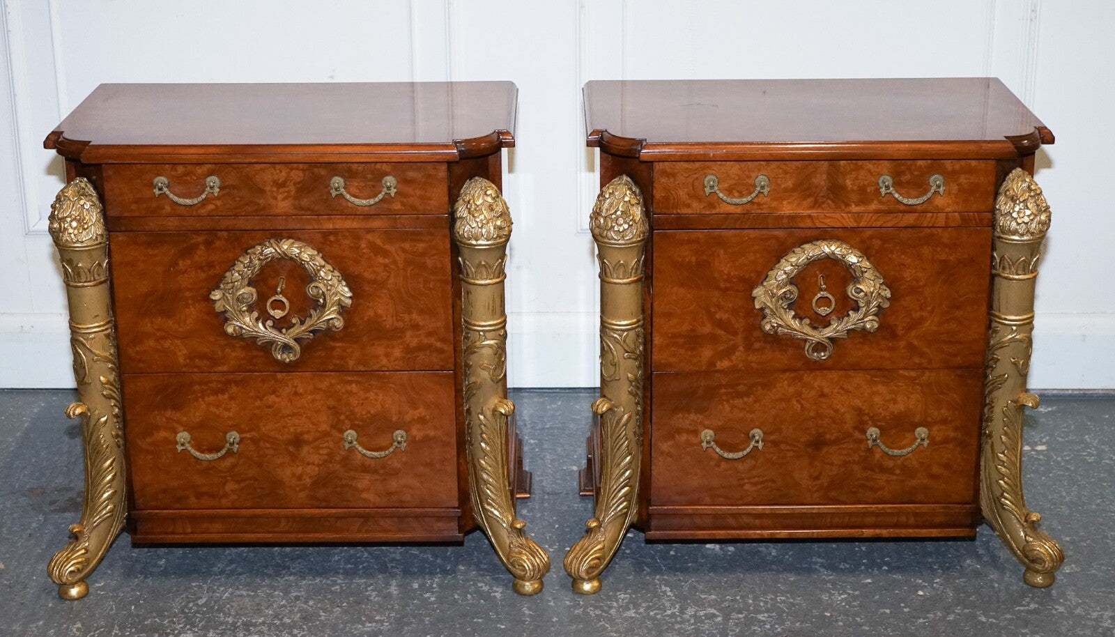 STUNNING PAIR FRENCH EMPIRE STYLE GOLD DETAILED BURR WALNUT BEDSIDES NIGHTSTANDS