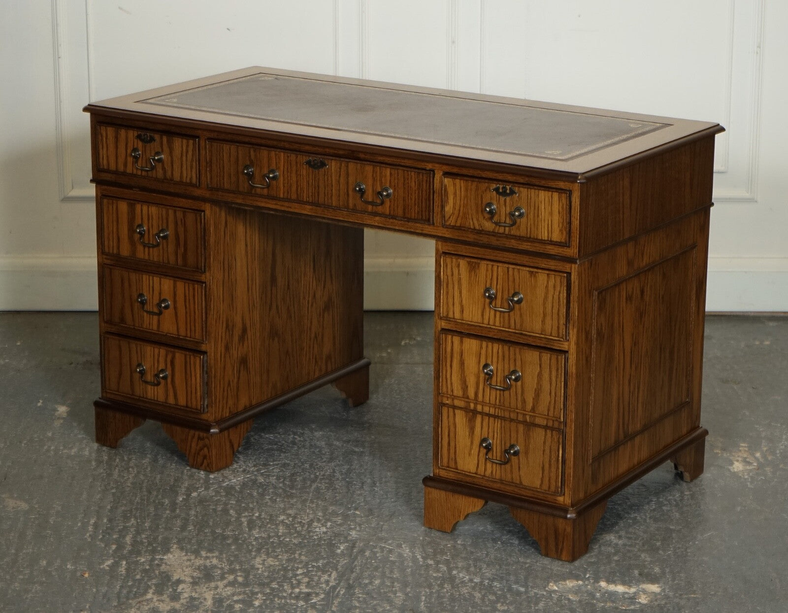 VINTAGE OAK OFFICE PEDESTAL DESK BROWN LEATHER TOP PART OF SUITE