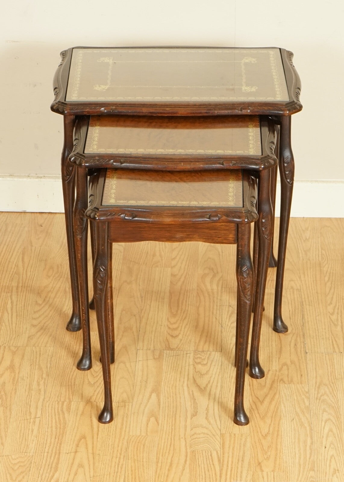 MAHOGANY NEST OF TABLES QUEEN ANNE STYLE LEGS WITH BROWN EMBOSSED LEATHER TOP