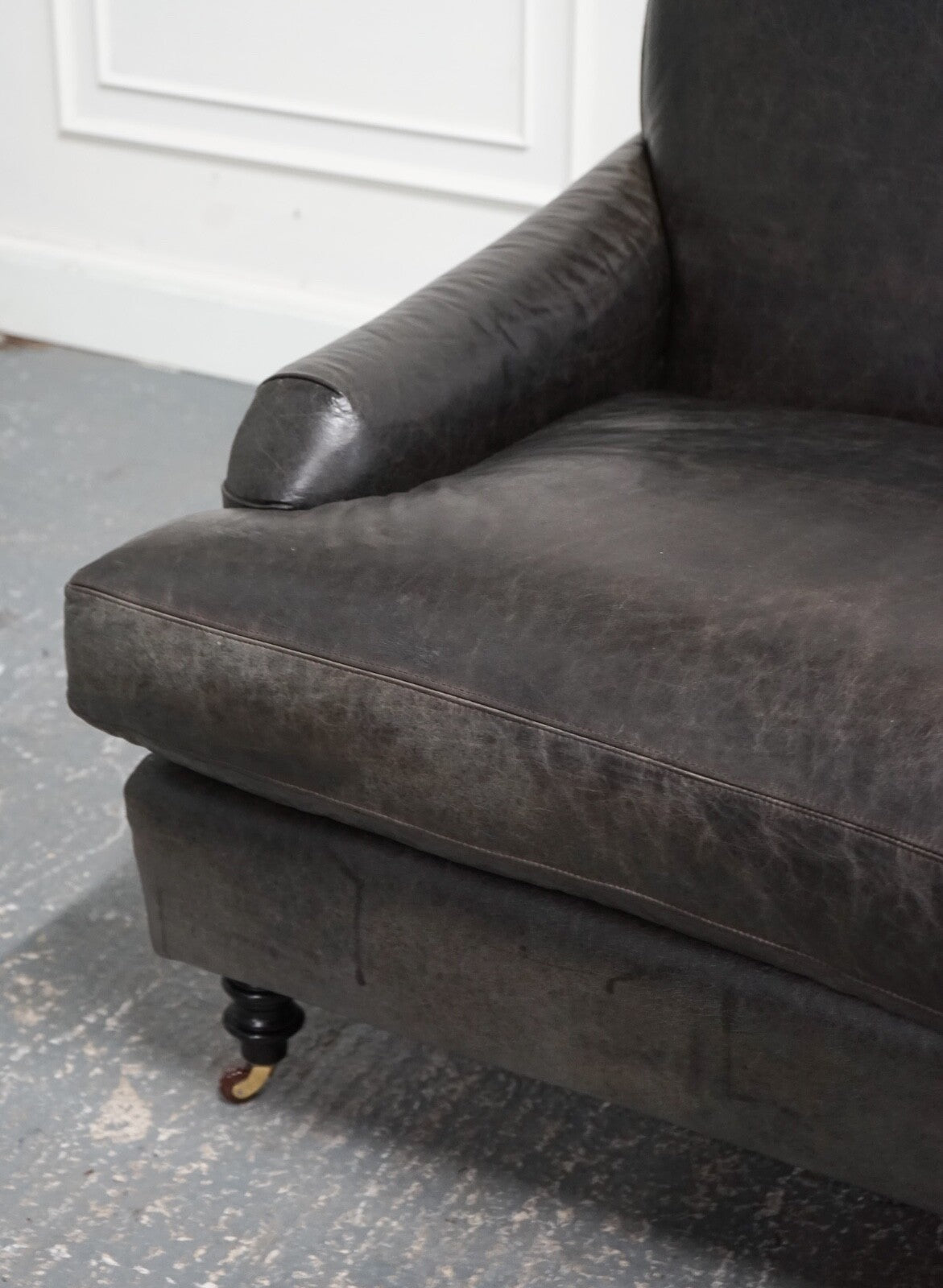 EXQUISITE HOWARD STYLE HERITAGE GREY LEATHER SOFA (1/2) J1