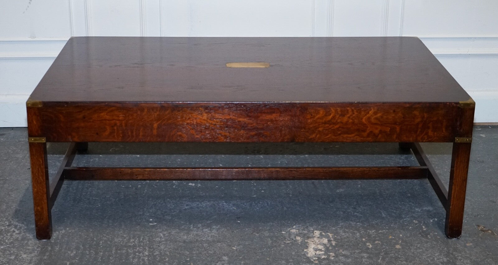 STUNNING MILITARY CAMPAIGN REH KENNEDY COFFEE TABLE WITH THREE DEEP DRAWERS
